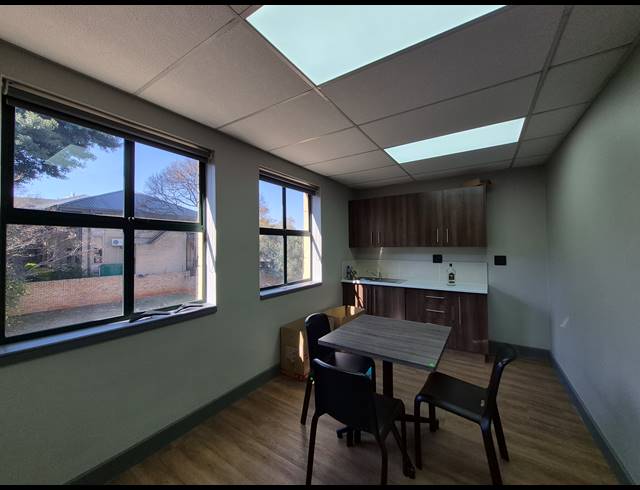 222M² OFFICE TO LET IN DUNKELD WEST